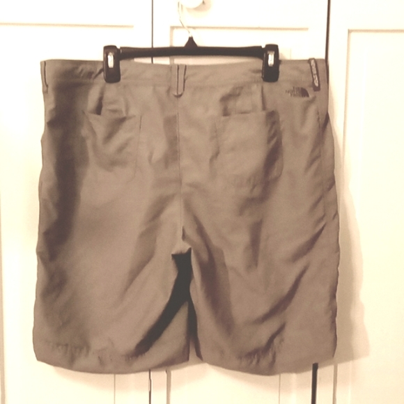 The North Face Ladies Green Hiking Shorts - Picture 3 of 10